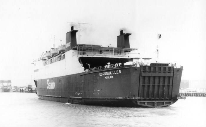 Le ferry Cornouailles, appartenant à la SABEMEN (Brittany Ferries), est photographié pendant son affrètement à la SNCF.