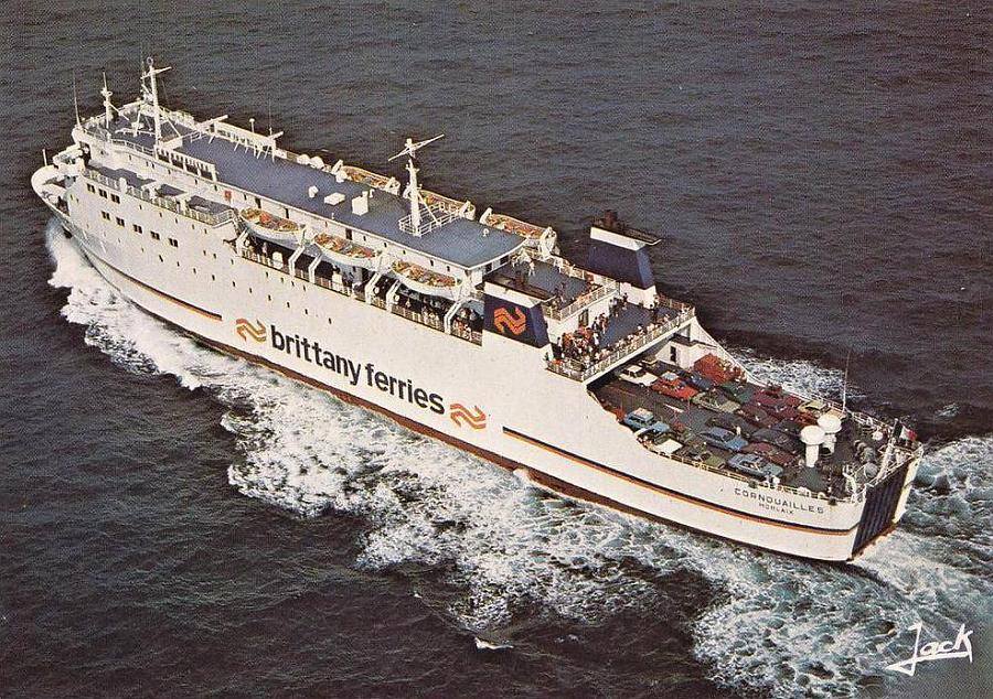Le ferry Cornouailles de Brittany Ferries est photographié en pleine mer.