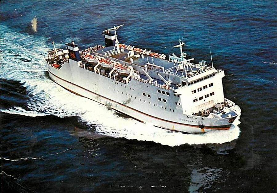 Le ferry Cornouailles de Brittany Ferries est photographié en pleine mer.