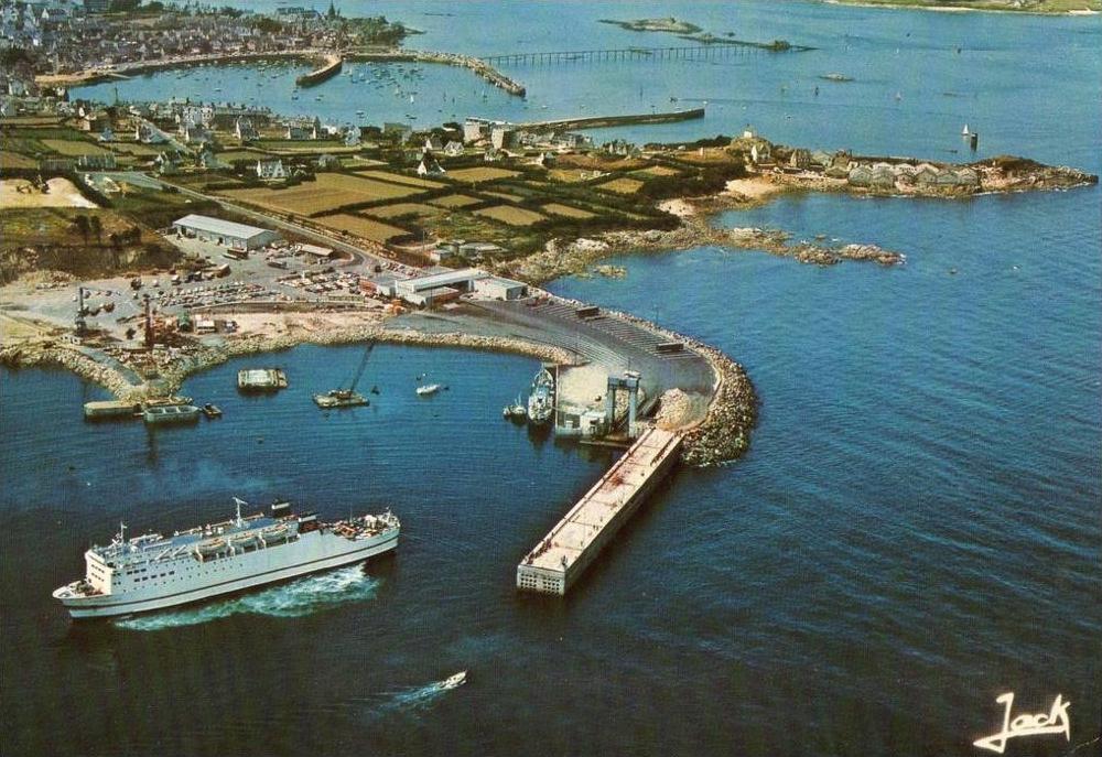 Carte postale du ferry Cornouailles de Brittany Ferries, alors qu'il appareille de Roscoff.