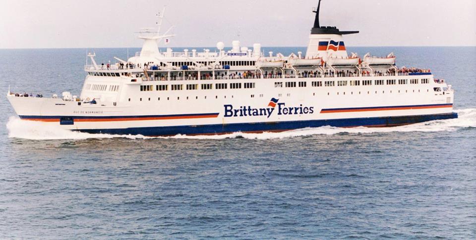 Le ferry Duc de Normandie de Brittany Ferries est photographié en pleine mer