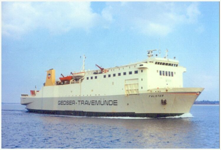 Le ferry Falster est photographié alors qu'il navigue entre Gedser et Travemünde