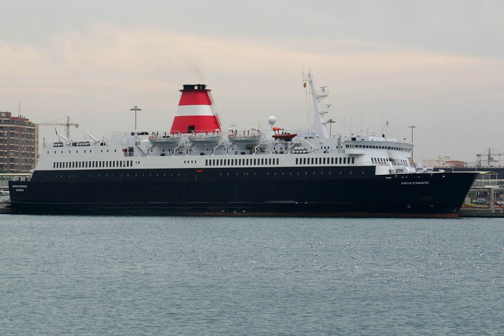 Le ferry Giulia d'Abundo est photographié dans le port d'Almeria, après sa dernière saison de navigation.