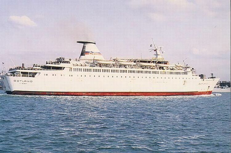 Le ferry Gotland, affrété par Brittany Ferries en 1988, arrive à Portsmouth.