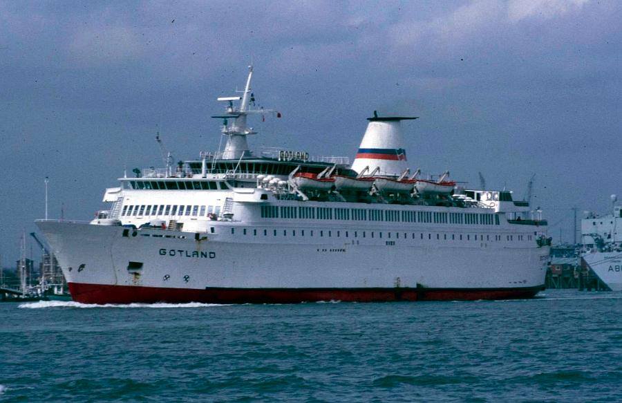Le ferry Gotland, affrété par Brittany Ferries en 1988, arrive à Portsmouth.