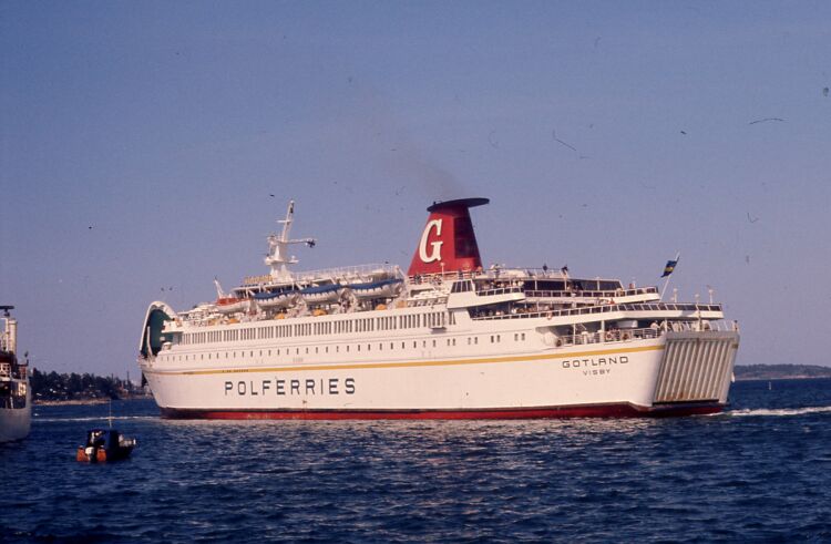 Le ferry Gotland, alors en affrètement par Polferries, est photographié à Nynäshamn.