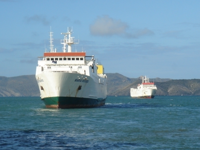 Le ferry Maria Rosaria de Conferry est photographié avec son sister-ship en arrière plan, Rosa Eugenia.