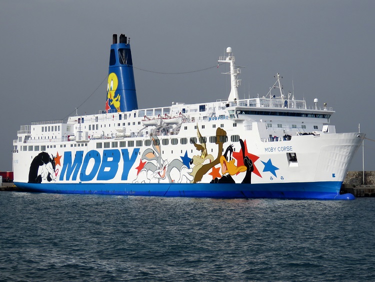 Le ferry Moby Corse est amarré dans le port de Bastia.