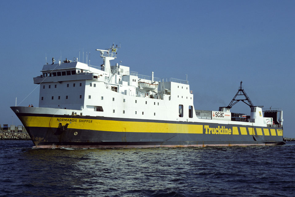 Le ferry Normandie Shipper arrive au port de Ouistreham