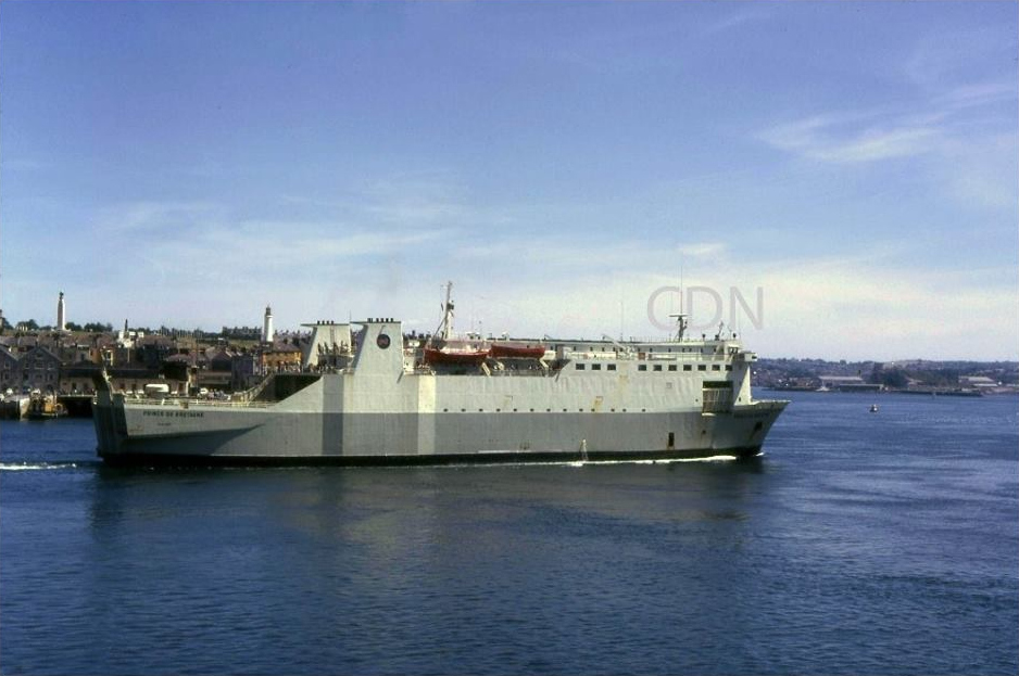 Le ferry Prince de Bretagne, affrété par Brittany Ferries en 1975, appareille de Plymouth.