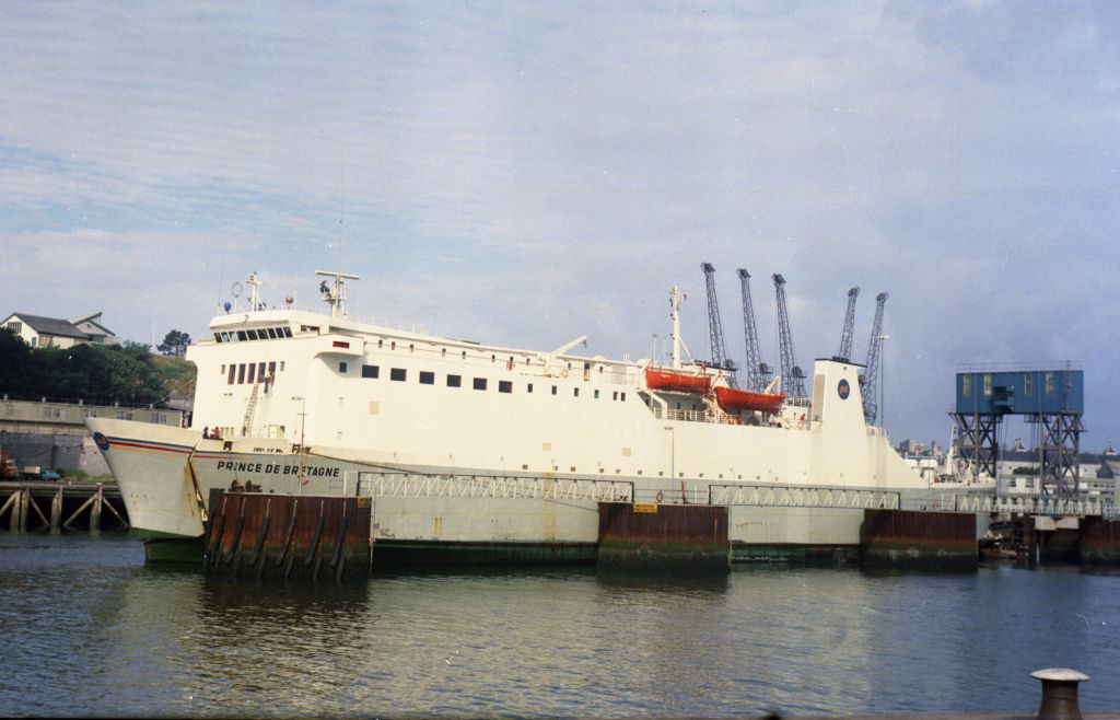 Le ferry Prince de Bretagne de Brittany Ferries est photographié dans le port de Plymouth.
