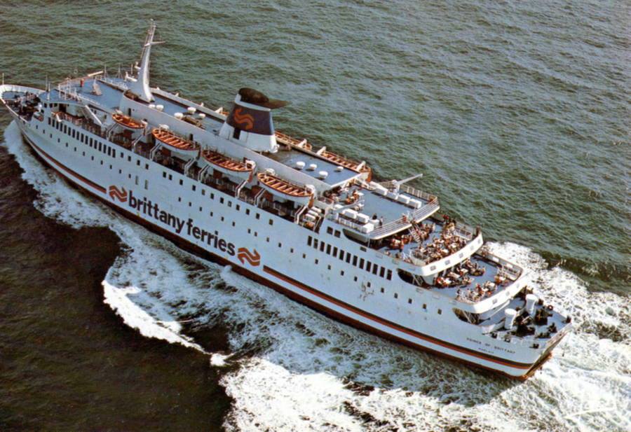 Photographie du ferry Prince of Brittany de Brittany Ferries alors qu'il navigue en pleine mer