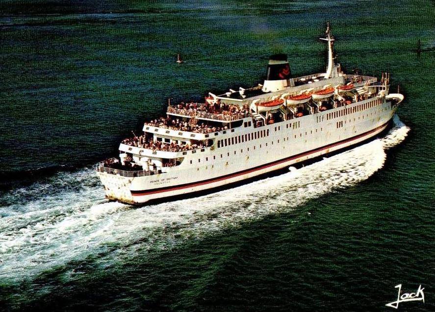 Carte postale du ferry Prince of Brittany de Brittany Ferries. Le navire est photographié en pleine mer.