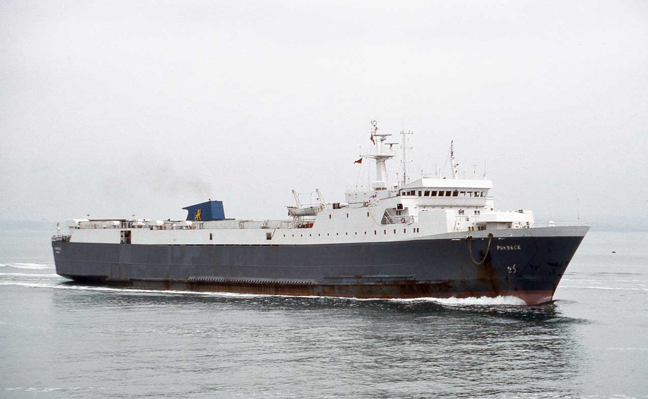 Le ferry Purbeck de Commodore est photographié à son arrivée dans le port de Portsmouth.