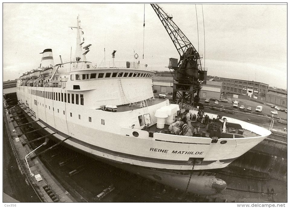 Le ferry Reine Mathilde de Brittany Ferries est photographié durant un carénage