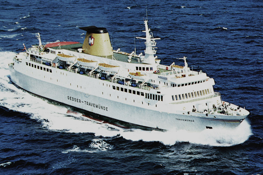 Le ferry Travemünde de Moltzau Line est photographié en pleine mer, peu après son lancement.