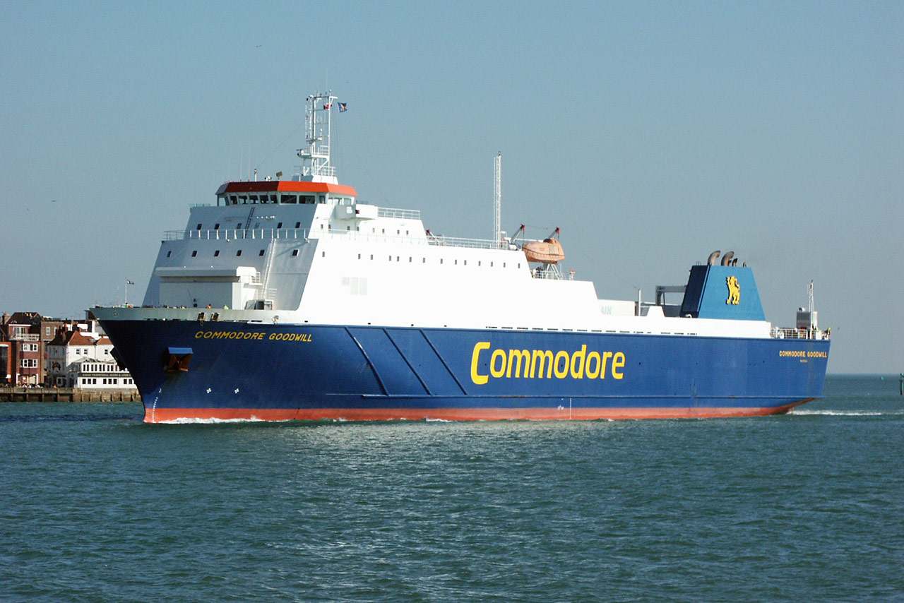 Le ferry Commodore Goodwill de Commodore est photographié à son entrée dans le port de Portsmouth.