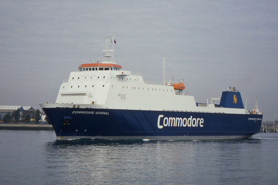 Le ferry Commodore Goodwill de Commodore est photographié à son entrée dans le port de Portsmouth.
