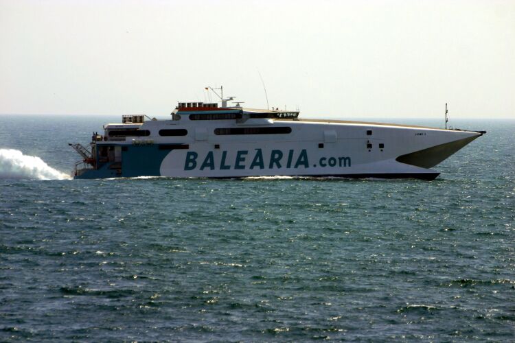 Le catamaran Jaume II (ex-Condor 12)