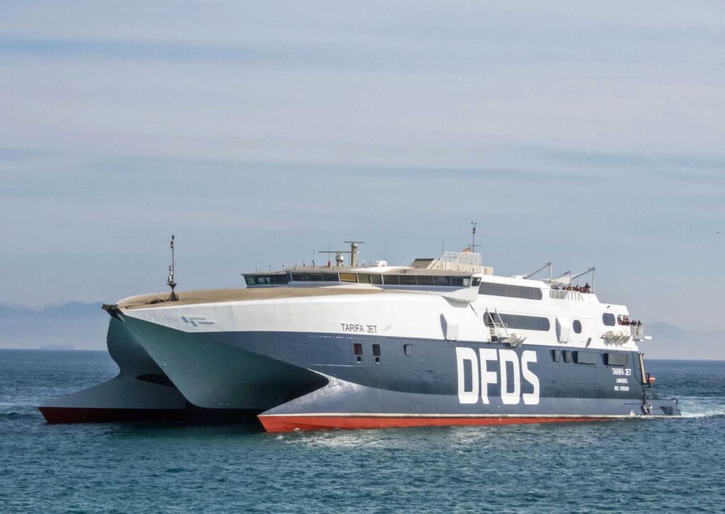 Le catamaran Tarifa Jet de DFDS opère la ligne Saint-Malo - Jersey.