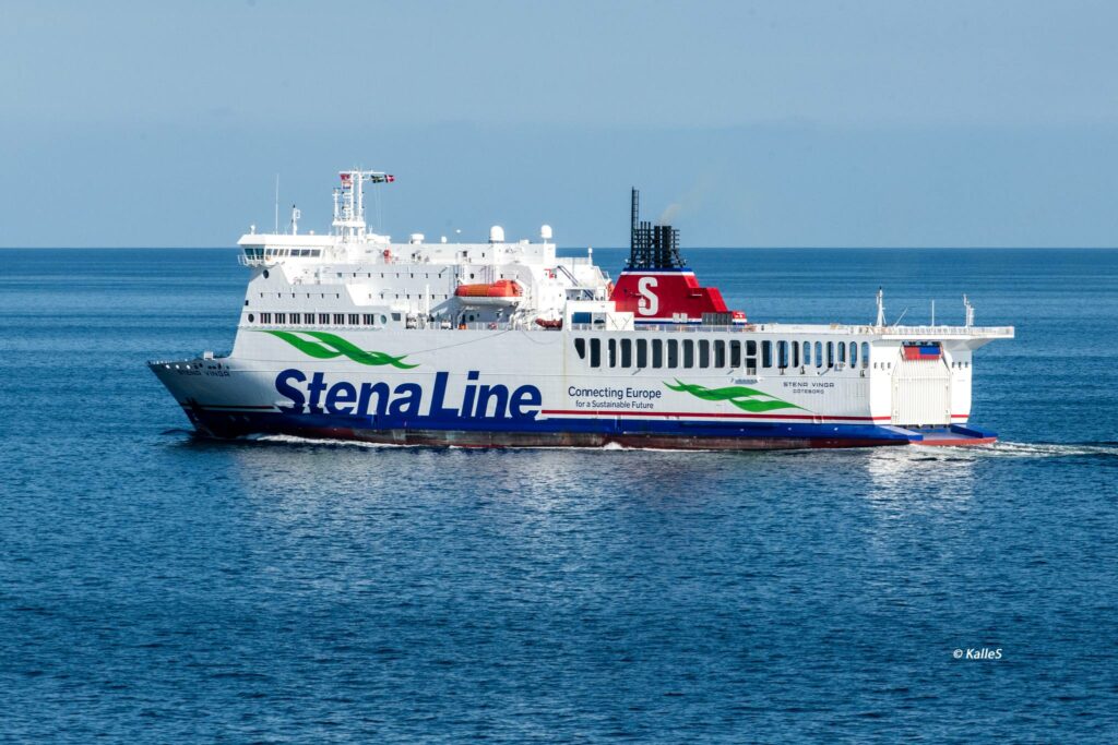 Le car-ferry Stena Vinga navigue dans le détroit du Kattegat.