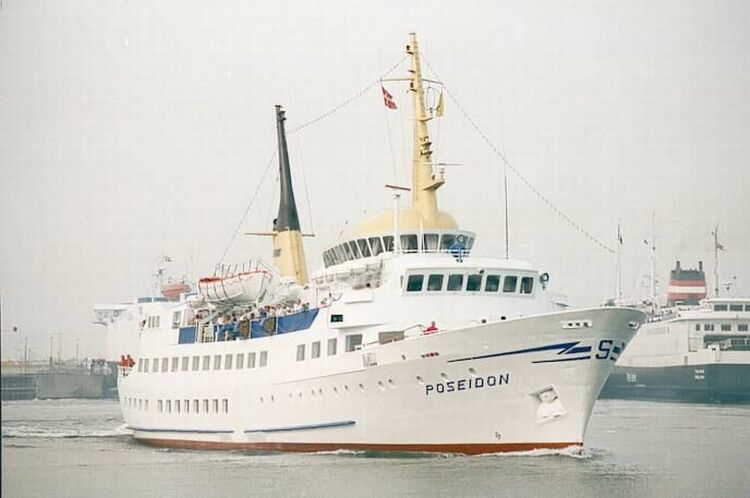 La vedette Poséidon est photographiée dans le port de Rødbyhavn.